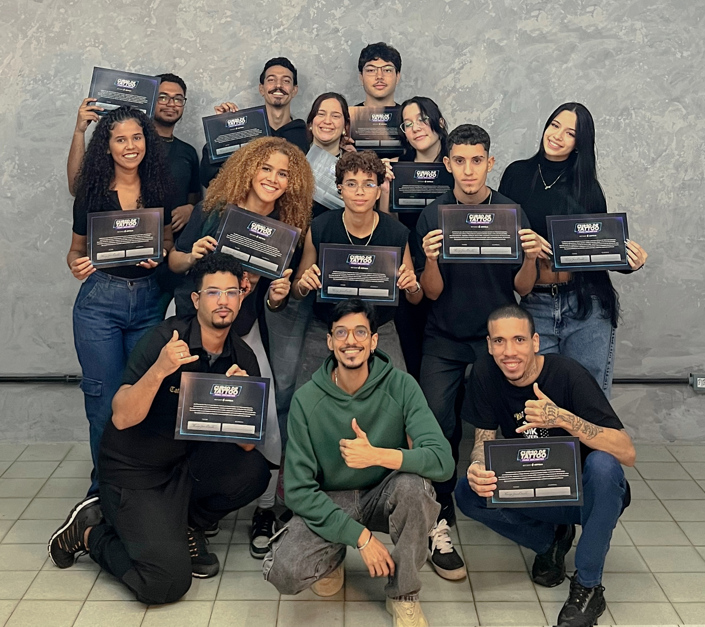 Turma formada no Curso de Tattoo